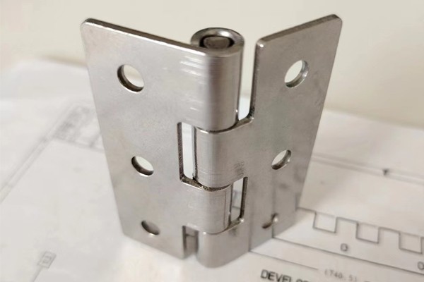 Moisture-proof Four-section Hinge