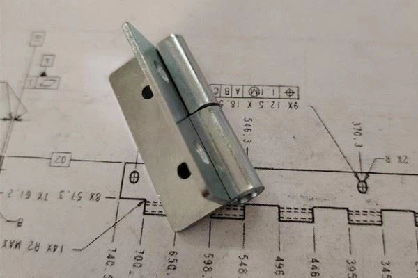 Stainless Steel Hinges: Popular in The EU, Rust-proof And Corrosion-resistant, Often Used in Humid Environments
